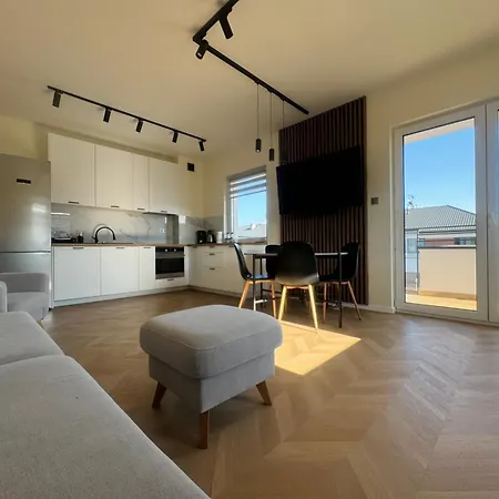 Stylish 3 Bedroom With Balcony *